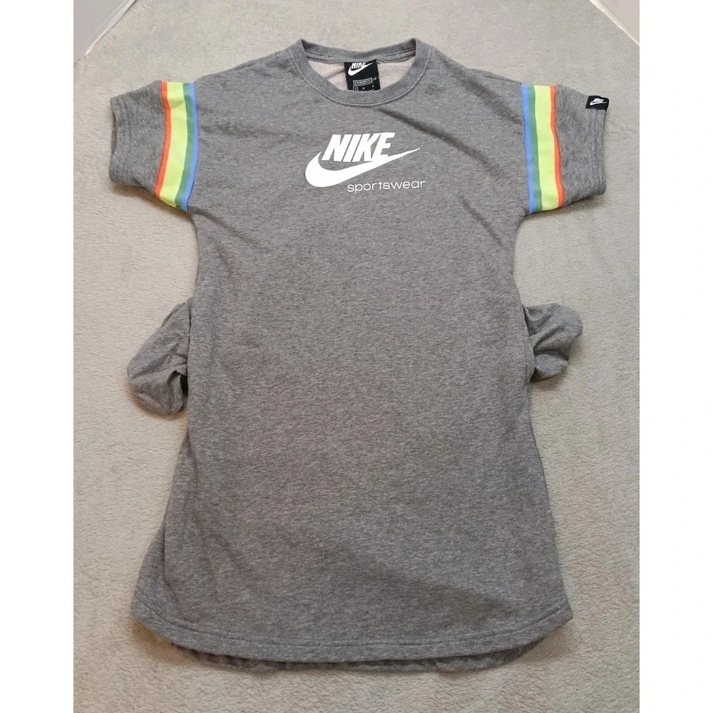 Nike Sportswear Heritage Older Girls Short-Sleeve Dress Size Medium Standard Fit